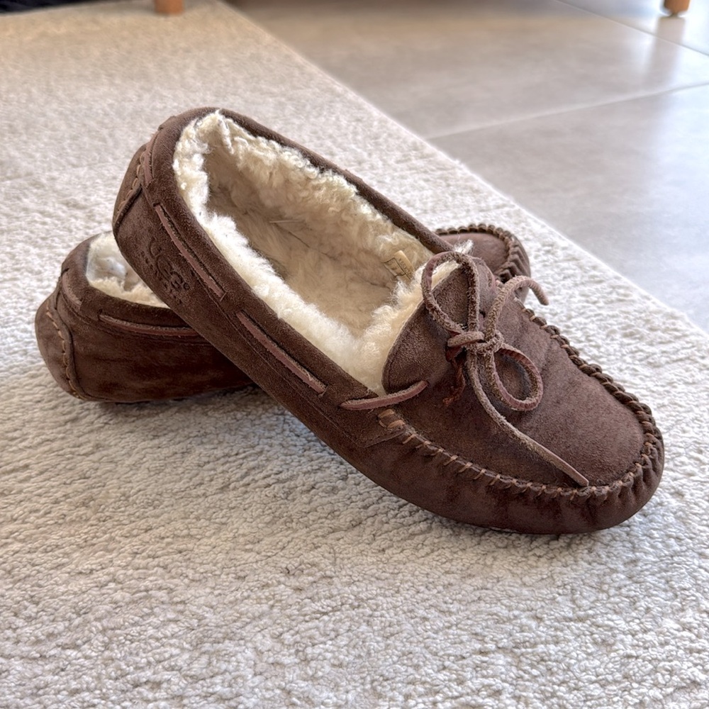 UGG (House Worn) Women's Dakota Dk.Brown Suede Slipper - US Size 8- Gently Worn